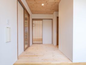TSデザインのこだわり②無垢材(パイン材)